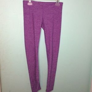 TIGHT FITTED PURPLE LEGGINGS!